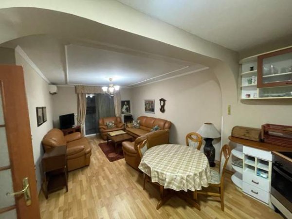 Tirane, jepet me qera apartament 2+1 Kati 2, 85 m² 400 Euro (prane bar Artisti)