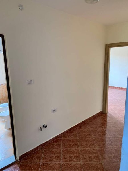 Tirane, jepet me qera apartament 1+1+BLK Kati 5, 70 m² 35.000 Leke (Tregu Cam)