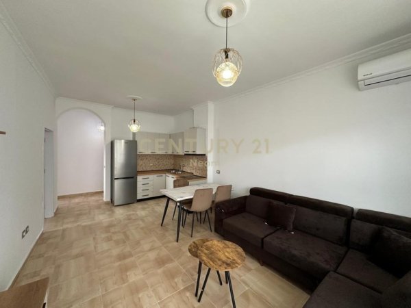 Tirane, jepet me qera apartament 3+1+Aneks+Ballkon Kati 3, 103 m² 700 € (Xhamlliku , Rr. Dum Alla)