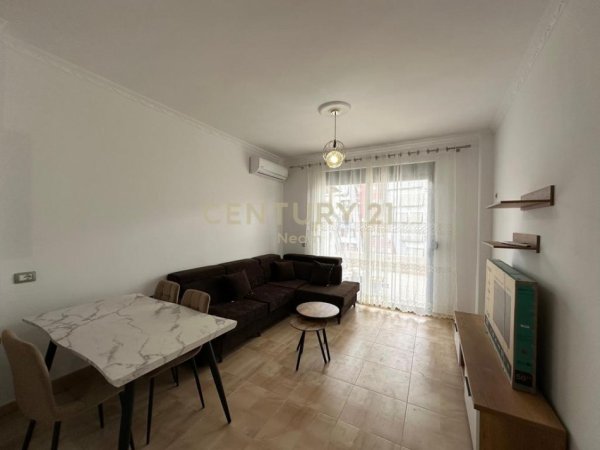 Tirane, jepet me qera apartament 3+1+Aneks+Ballkon Kati 3, 103 m² 700 € (Xhamlliku , Rr. Dum Alla)