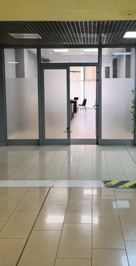 Tirane, jepet me qera zyre Kati 1, 60 m² 700 € (CONDOR CENTER)