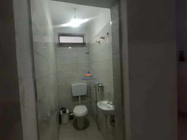 Tirane, jepet me qera magazine Kati 0, 350 m² 800 € (Kombinat, Prane FSHN)