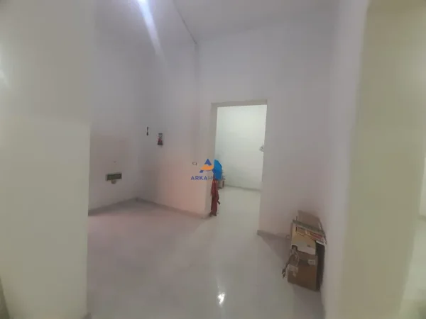 Tirane, jepet me qera magazine Kati 0, 350 m² 800 € (Kombinat, Prane FSHN)