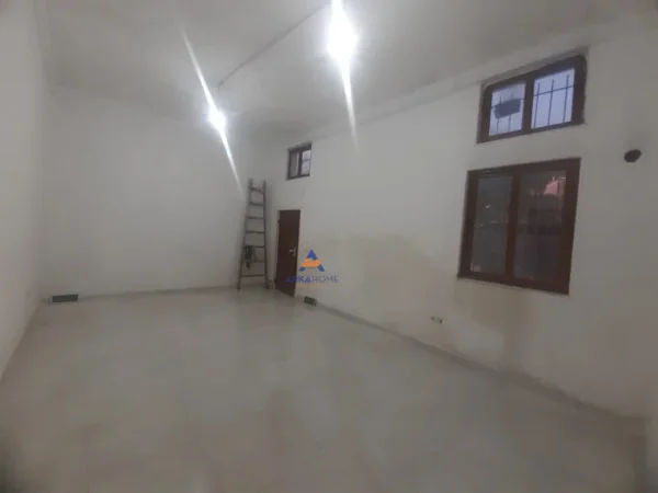 Tirane, jepet me qera magazine Kati 0, 350 m² 800 € (Kombinat, Prane FSHN)