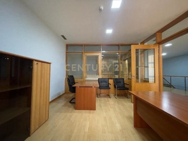 Tirane, shitet apartament duplex 4+1+Aneks+Ballkon Kati 7, 190 m² 485.000 € (Rruga e Kavajes)