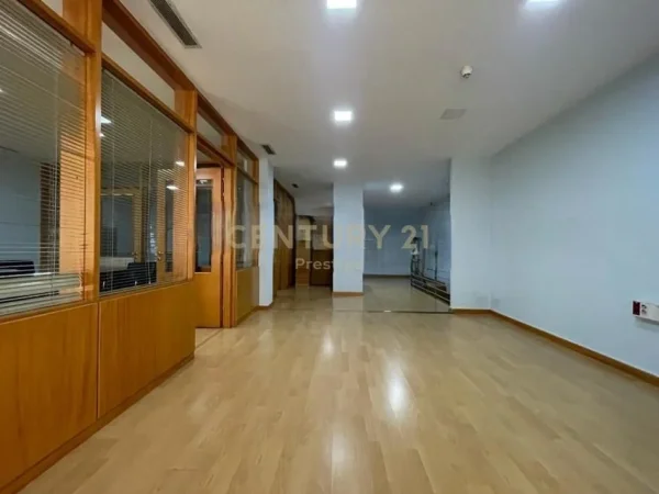 Tirane, shitet apartament duplex 4+1+Aneks+Ballkon Kati 7, 190 m² 485.000 € (Rruga e Kavajes)