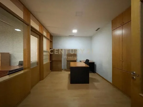 Tirane, shitet apartament duplex 4+1+Aneks+Ballkon Kati 7, 190 m² 485.000 € (Rruga e Kavajes)