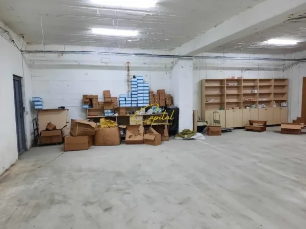 Tirane, jepet me qera magazine Kati 1, 170 m² 550 € (ASTIR)