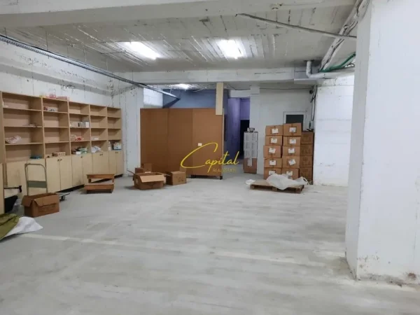 Tirane, jepet me qera magazine Kati 1, 170 m² 550 € (ASTIR)