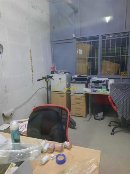 Tirane, jepet me qera magazine Kati 1, 170 m² 550 € (ASTIR)