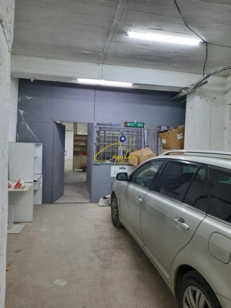 Tirane, jepet me qera magazine Kati 1, 170 m² 550 € (ASTIR)