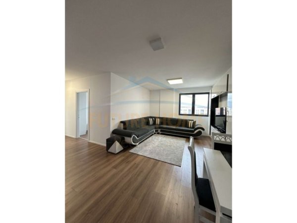 Tirane, jepet me qera apartament 2+1+Ballkon Kati 7, 79 m² 550 €