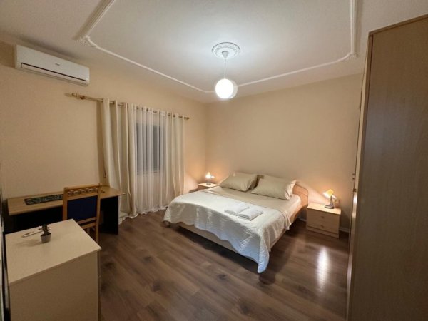 Tirane, jepet me qera Vile 3+1+Aneks+Ballkon Kati 2, 750 €