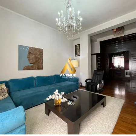 Tirane, jepet me qera apartament 2+1+Ballkon Kati 3, 120 m² 1.300 € (rruga e dibres)