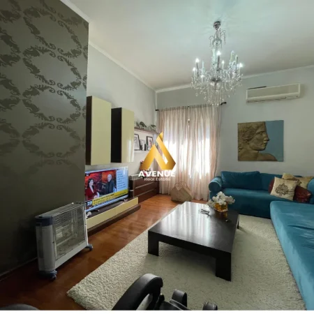 Tirane, jepet me qera apartament 2+1+Ballkon Kati 3, 120 m² 1.300 € (rruga e dibres)