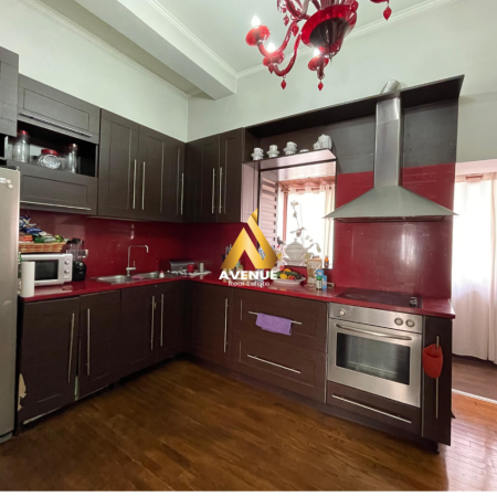 Tirane, jepet me qera apartament 2+1+Ballkon Kati 3, 120 m² 1.300 € (rruga e dibres)