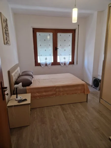 Tirane, jepet me qera apartament 2+1 Kati 5, 100 m² 650 € 