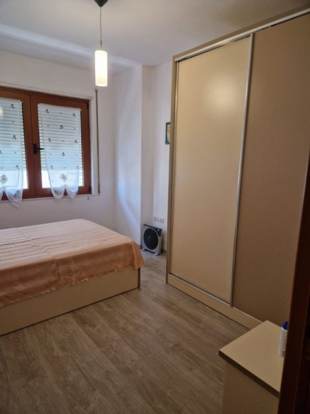 Tirane, jepet me qera apartament 2+1 Kati 5, 100 m² 650 € 