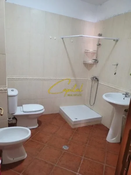 Tirane, jepet me qera apartament 1+1 Kati 6, 78 m² 550 € (ISH STACIONI TRENIT)