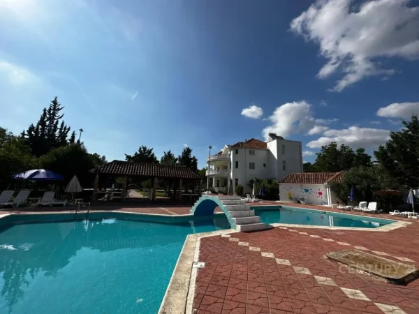 Tirane, jepet me qera ambjent biznesi , 3.700 m² 5.000 € (Mullet)