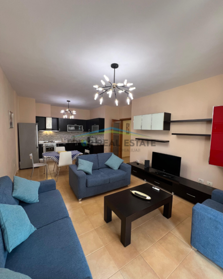 Tirane, jepet me qera apartament 2+1++2+Ballkon Kati 3, 90 m² 900 € (Rruga e Sales)