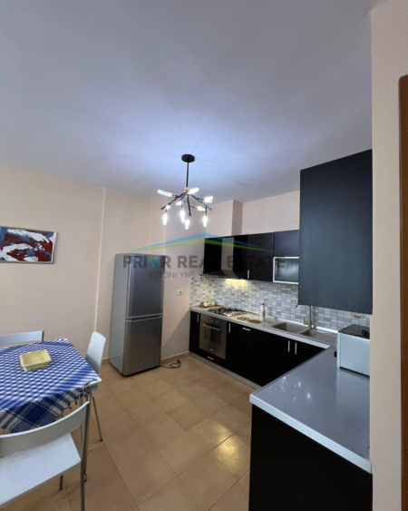 Tirane, jepet me qera apartament 2+1++2+Ballkon Kati 3, 90 m² 900 € (Rruga e Sales)