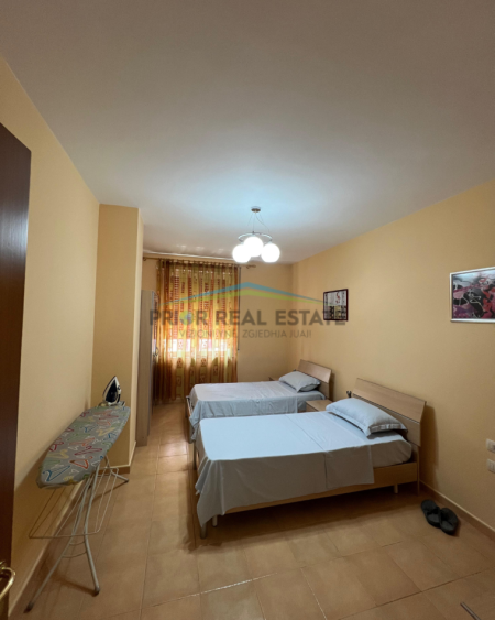 Tirane, jepet me qera apartament 2+1++2+Ballkon Kati 3, 90 m² 900 € (Rruga e Sales)