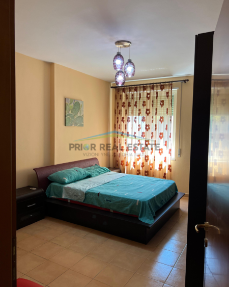 Tirane, jepet me qera apartament 2+1++2+Ballkon Kati 3, 90 m² 900 € (Rruga e Sales)