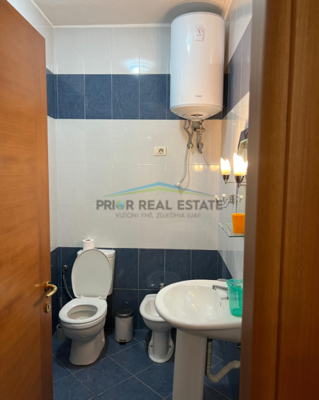 Tirane, jepet me qera apartament 2+1++2+Ballkon Kati 3, 90 m² 900 € (Rruga e Sales)