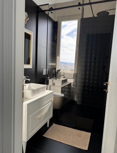 Tirane, jepet me qera apartament 1+1 Kati 9, 65 m² 500 € (VILA L)