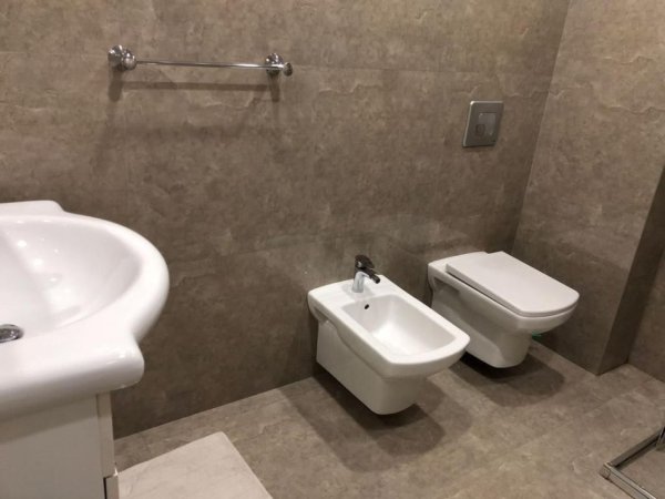 Tirane, shitet Apartament 2+1+2 Tualete, kati 5, Siperfaqe 127 m2 ,Çmimi 160.000 € në Fresk - Tiranë