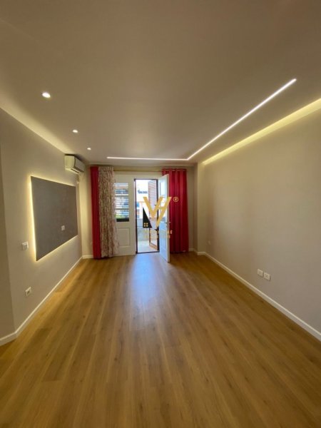 Tirane, shitet apartament 1+1+Ballkon Kati 1, 76 m² 145.000 € (KODRA E DIELLIT)