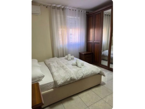 Tirane, jepet me qera apartament 1+1 Kati 2, 55 m² 500 € (Tek Shkolla e Kuqe)
