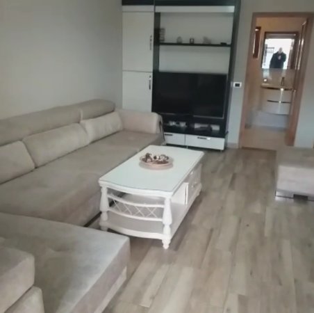 ✅️Jepet me Qera Hyrja 1+1 e mobiluar tek Fusha e Aviacionit afer Sheshi Shqiponjes, Kati 1, 60 m² 400 €