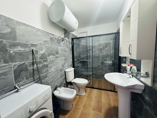 Tirane, jepet me qera apartament 2+1+Ballkon Kati 10, 120 m² 600 € (21 dhjetori)