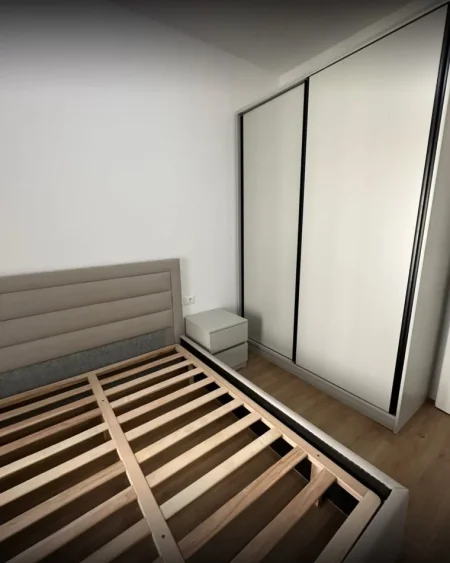 Tirane, jepet me qera apartament 1+1+Ballkon , 400 € 