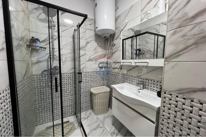 Tirane, jepet me qera apartament 2+1+Ballkon , 750 € 