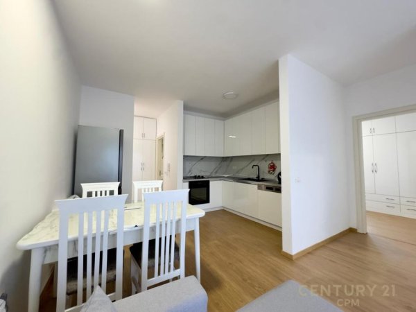 Tirane, jepet me qera apartament 2+1+Aneks+Ballkon Kati 4, 112 m² 800 € (Don Bosko)