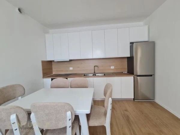 Tirane, jepet me qera apartament 2+1+Aneks+Ballkon Kati 3, 100 m² 700 € (Ali Demi)