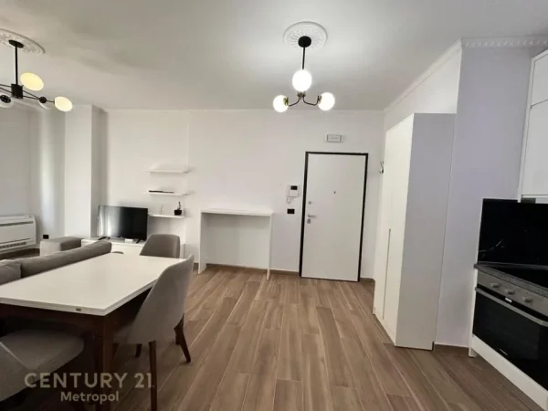 Tirane, jepet me qera apartament 1+1 , 90 m² 800 € (Farke)