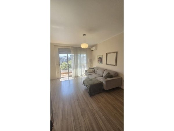 Tirane, jepet me qera apartament 1+1+Aneks+Ballkon Kati 4, 57 m² 600 €