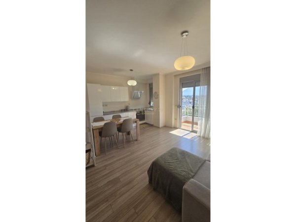 Tirane, jepet me qera apartament 1+1+Aneks+Ballkon Kati 4, 57 m² 600 €