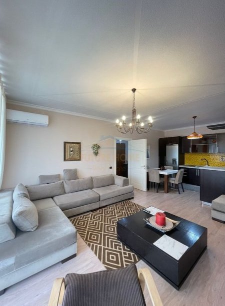 Tirane, jepet me qera apartament 2+1 Kati 7, 110 m² 700 € (Komuna Parisit Kika 1)