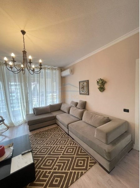 Tirane, jepet me qera apartament 2+1 Kati 7, 110 m² 700 € (Komuna Parisit Kika 1)