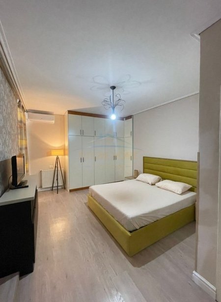 Tirane, jepet me qera apartament 2+1 Kati 7, 110 m² 700 € (Komuna Parisit Kika 1)