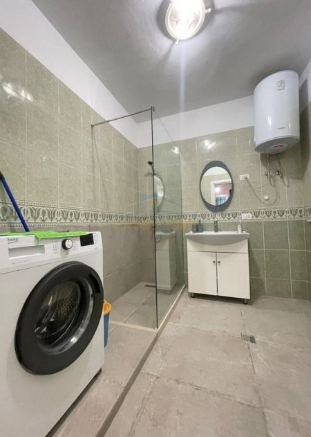 Tirane, jepet me qera apartament 2+1 Kati 7, 110 m² 700 € (Komuna Parisit Kika 1)