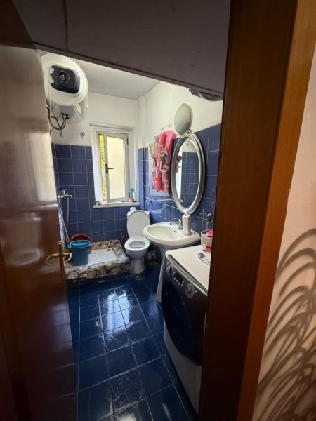 Tirane, jepet me qera apartament 2+1 Kati 5, 75 m² 600 € (Rruga Ferit Xhajko)