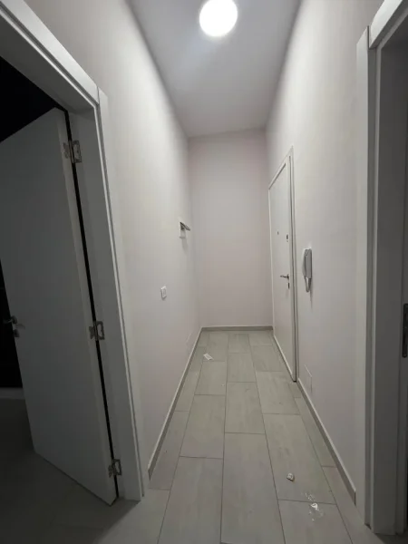 Tirane, jepet me qera zyre Kati 2, 75 m² 500 € (SQUARE 21)