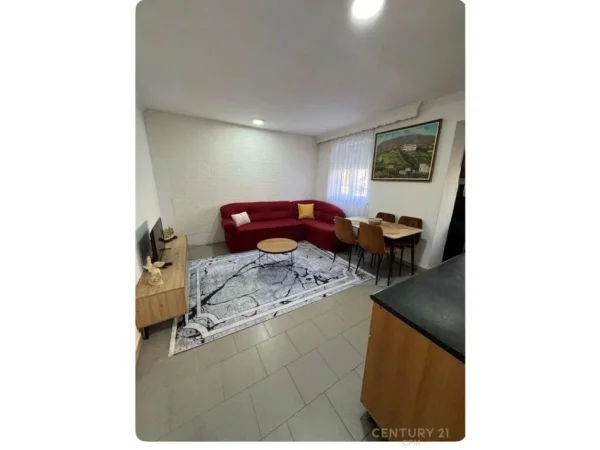 Apartament 1+1 me qera te Shkolla e Kuqe prane Pazarit te Ri