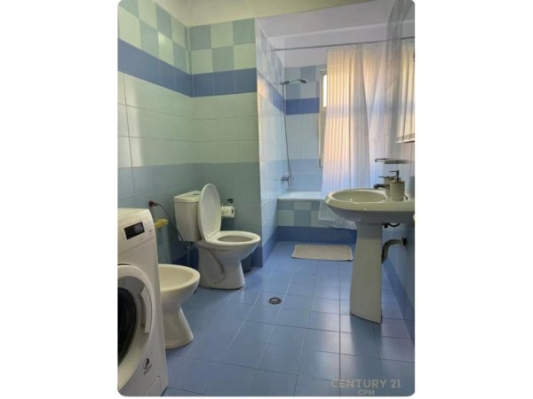Apartament 1+1 me qera te Shkolla e Kuqe prane Pazarit te Ri